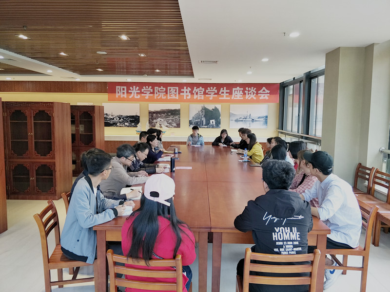 座谈会现场.jpg